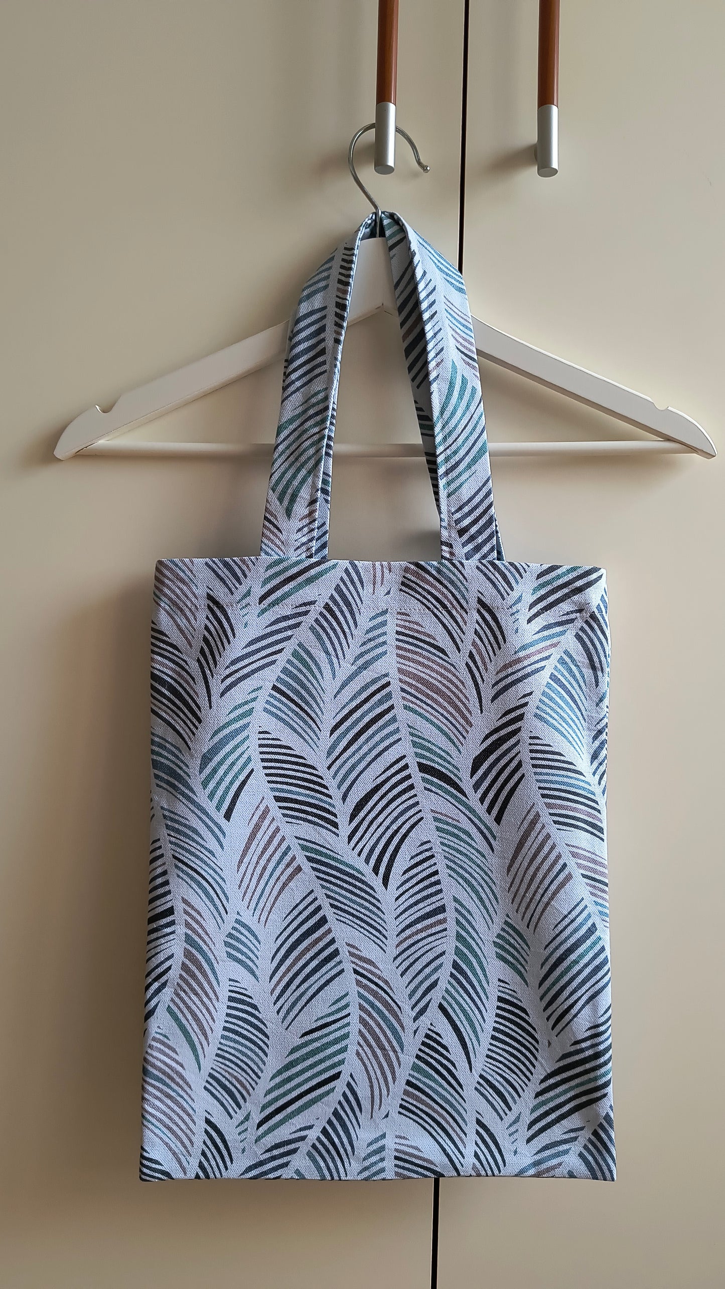 BUNTE FEDERN FAN-TASCHE