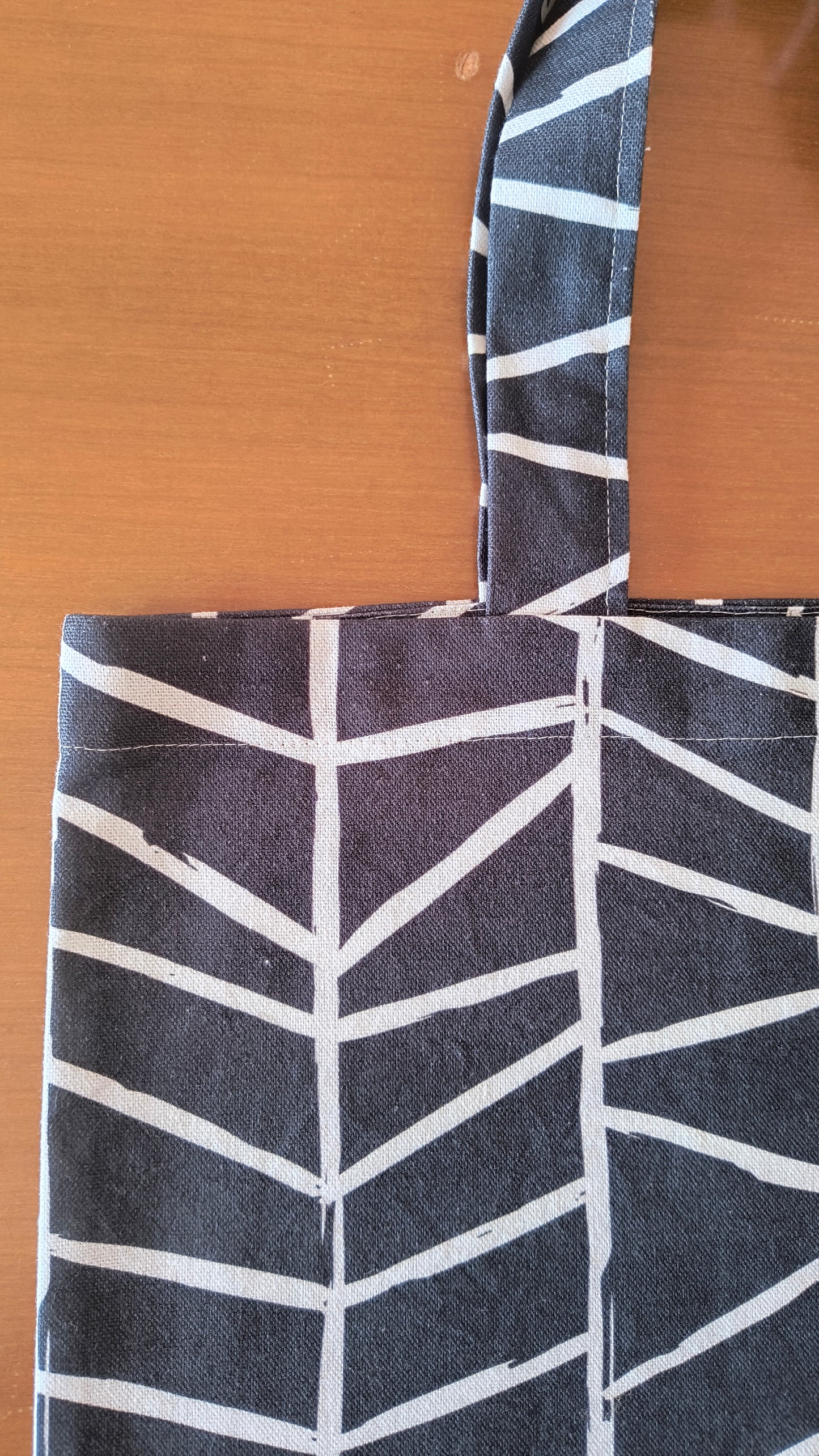 REUSABLE BAG BLACK AND WHITE GEOMETRIES