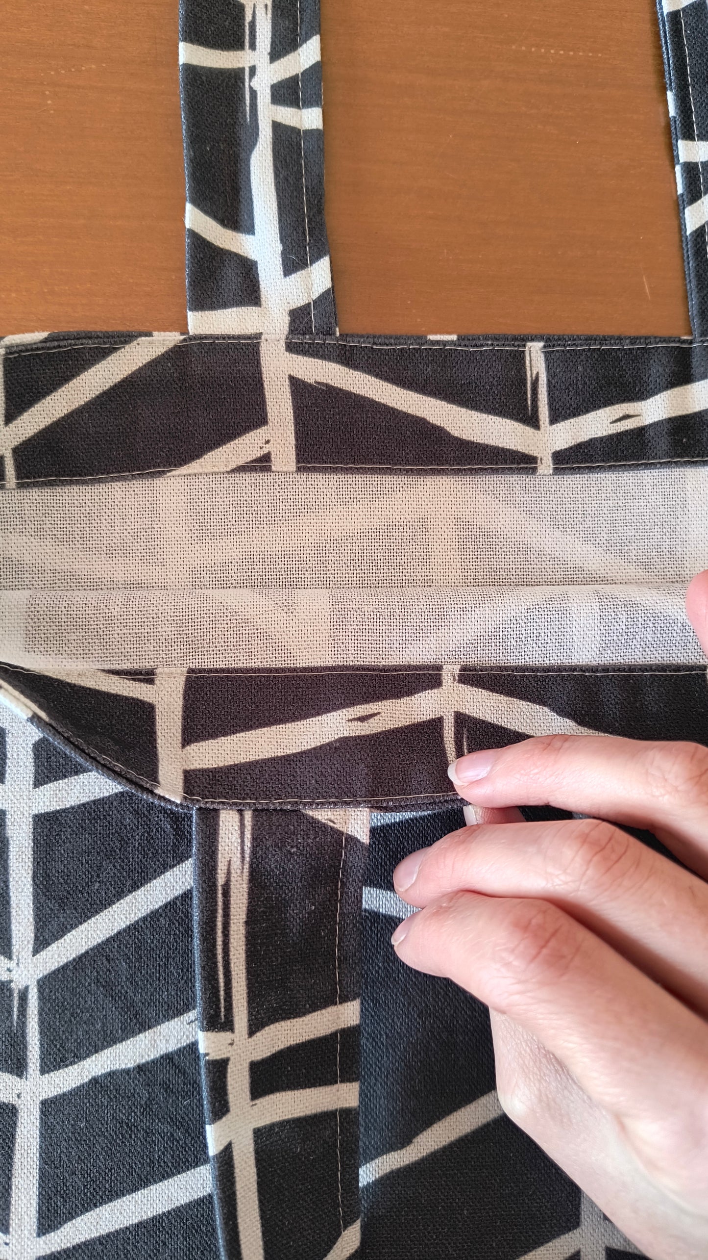 REUSABLE BAG BLACK AND WHITE GEOMETRIES