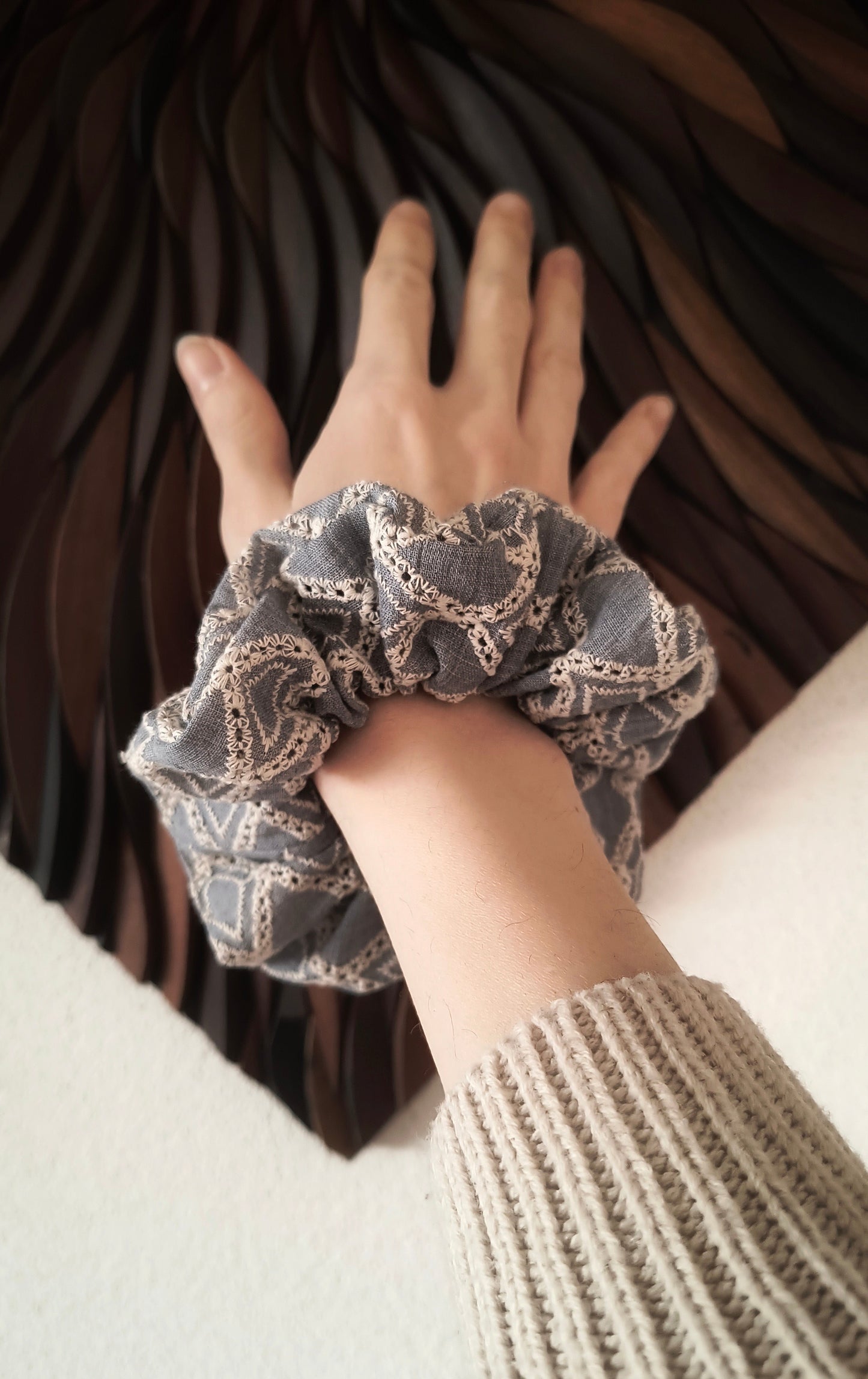 SCRUNCHIE EDIZIONE LIMITATA AZZURRO STAMPA FIORE ROMBO ALTO