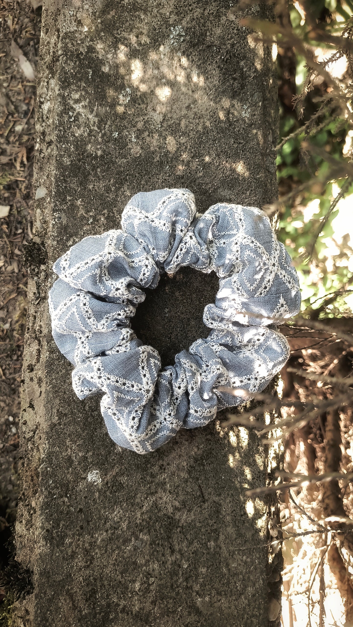 SCRUNCHIE EDIZIONE LIMITATA AZZURRO STAMPA FIORE ROMBO ALTO