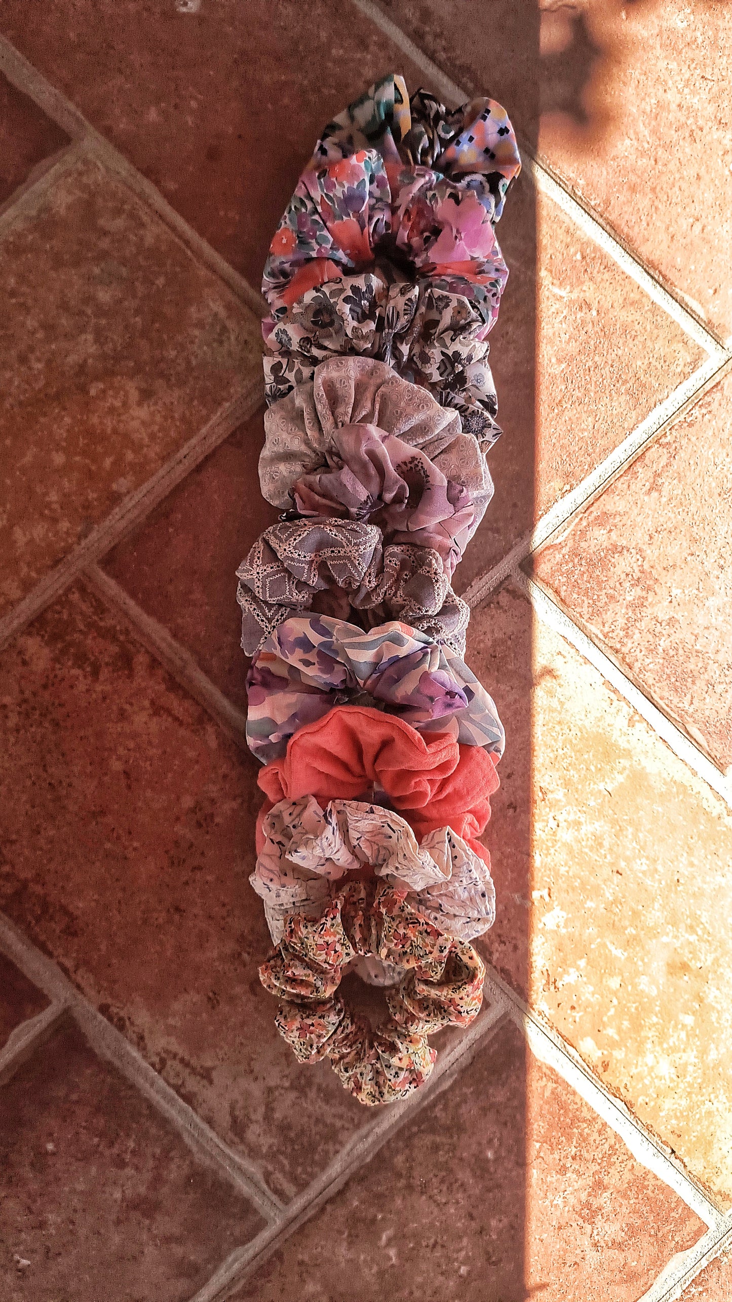 SCRUNCHIE EDIZIONE LIMITATA AZZURRO STAMPA FIORE ROMBO ALTO