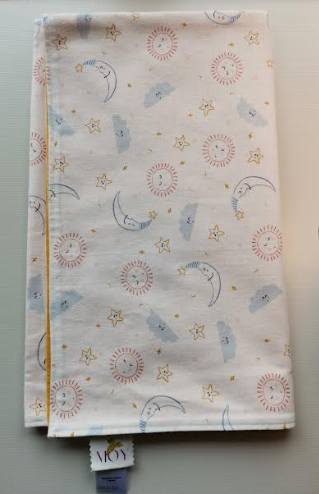 BABY BLANKET WITH STARS AND CLOUDS PRINT